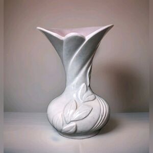 Vintage Gonder USA  Pottery Vase Leaf Design E-66 Light Blue & Pink